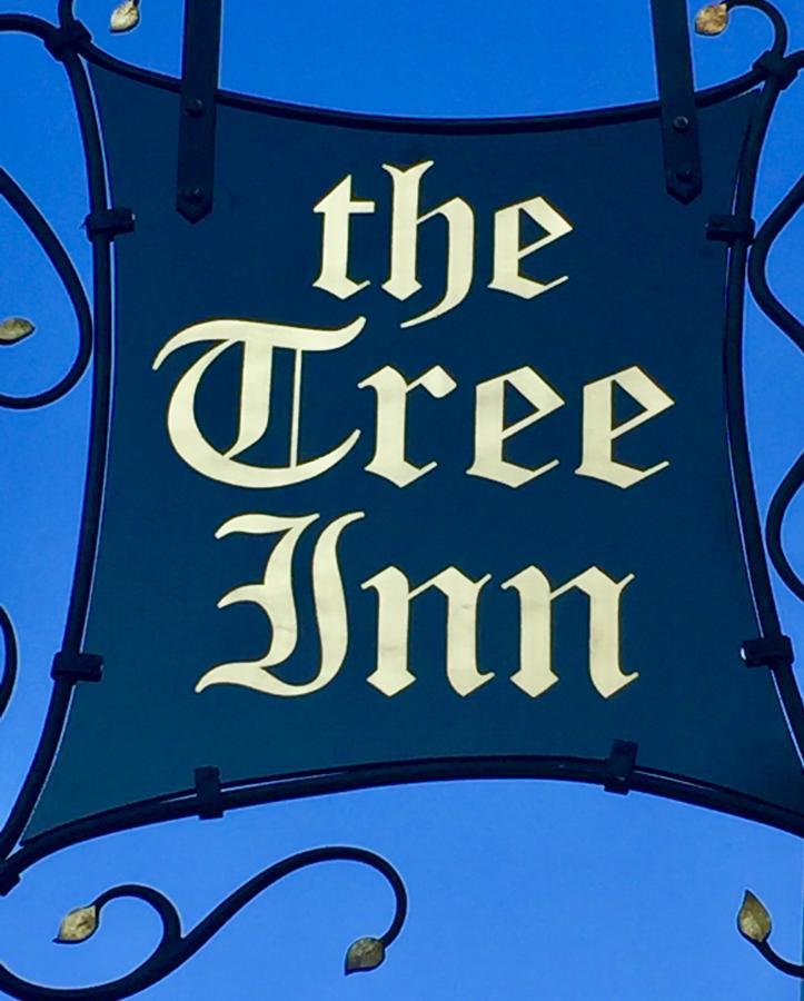 The Tree Inn Бюд Екстериор снимка